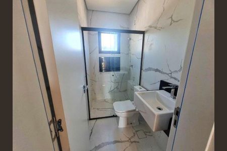 Banheiro de casa de condomínio para alugar com 2 quartos, 200m² em Villas do Jaguarí, Santana de Parnaíba