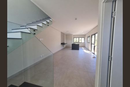 Sala de casa de condomínio para alugar com 2 quartos, 200m² em Villas do Jaguarí, Santana de Parnaíba