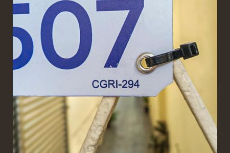 Código da placa de apartamento para alugar com 2 quartos, 110m² em Brás de Pina, Rio de Janeiro