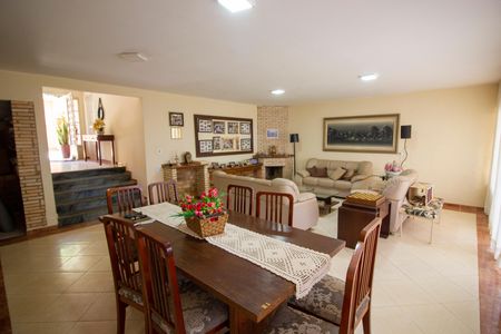Casa à venda com 7 quartos, 400m² em Colônia Agrícola Samambaia, Brasília
