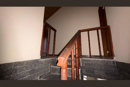 Casa de condomínio para alugar com 116m², 3 quartos e 1 vaga Casa de condomínio para alugar com 116m², 3 quartos e 1 vagaEscada