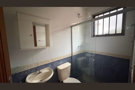 Casa de condomínio para alugar com 116m², 3 quartos e 1 vaga Casa de condomínio para alugar com 116m², 3 quartos e 1 vagaBanheiro do Quarto 1