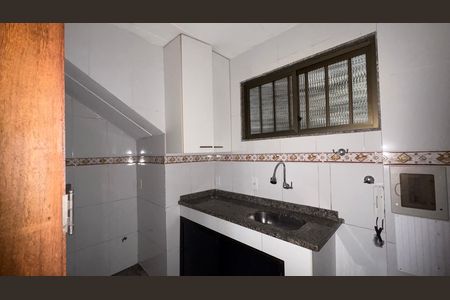 Cozinha de casa de condomínio para alugar com 3 quartos, 116m² em Quarteirão Ingelheim, Petrópolis