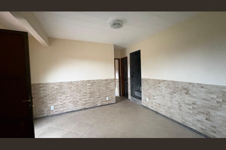 Sala de casa de condomínio para alugar com 3 quartos, 116m² em Quarteirão Ingelheim, Petrópolis