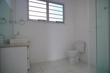 Banheiro de apartamento para alugar com 1 quarto, 42m² em Sarandi, Porto Alegre
