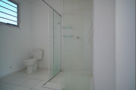 Banheiro de apartamento para alugar com 1 quarto, 42m² em Sarandi, Porto Alegre