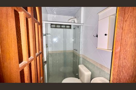 Banheiro de kitnet/studio para alugar com 1 quarto, 116m² em Quarteirão Ingelheim, Petrópolis