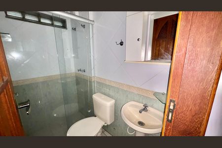 Banheiro de kitnet/studio para alugar com 1 quarto, 116m² em Quarteirão Ingelheim, Petrópolis