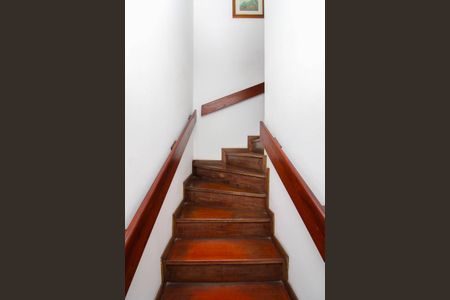 Escada de casa para alugar com 3 quartos, 86m² em Jardim Caner, Taboão da Serra