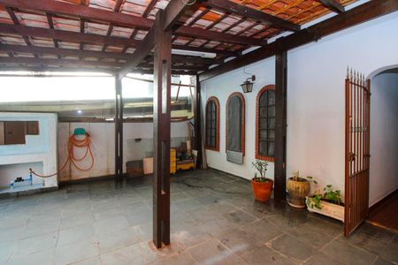 Garagem de casa para alugar com 3 quartos, 86m² em Jardim Caner, Taboão da Serra