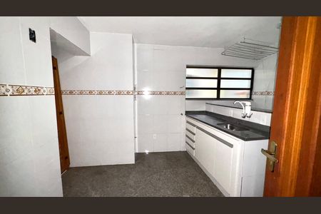 Apartamento para alugar com 116m², 3 quartos e 1 vaga Apartamento para alugar com 116m², 3 quartos e 1 vagaCozinha e Área de Serviço
