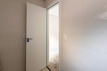 Apartamento à venda com 83m², 2 quartos e 1 vaga Apartamento à venda com 83m², 2 quartos e 1 vagaBanheiro da Suíte