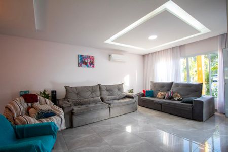 Casa de condomínio para alugar com 420m², 3 quartos e 4 vagas