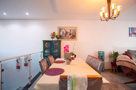 Casa de condomínio para alugar com 420m², 3 quartos e 4 vagas