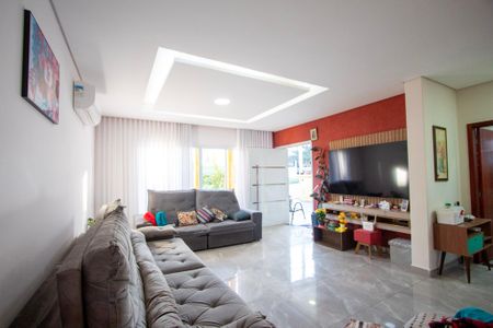 Casa de condomínio para alugar com 420m², 3 quartos e 4 vagas