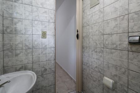 Banheiro de casa para alugar com 1 quarto, 55m² em Campanário, Diadema