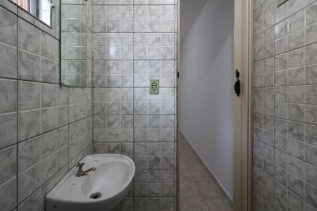 Casa para alugar com 55m², 1 quarto e sem vaga Casa para alugar com 55m², 1 quarto e sem vagaBanheiro
