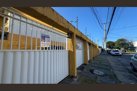 Fachada de casa de condomínio para alugar com 2 quartos, 74m² em Stella Maris, Salvador