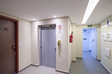 Apartamento para alugar com 65m², 2 quartos e 1 vagaHall social