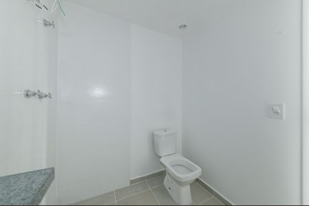 Banheiro de kitnet/studio à venda com 1 quarto, 24m² em Vila Congonhas, São Paulo