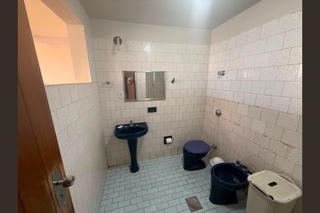 Casa para alugar com 230m², 4 quartos e 4 vagas Casa para alugar com 230m², 4 quartos e 4 vagasbanheiro 2