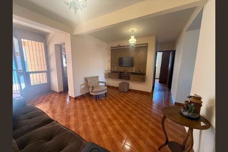 Casa para alugar com 4 quartos, 230m² em Alto Caiçaras, Belo Horizonte