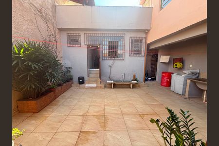 Quintal de casa para alugar com 4 quartos, 230m² em Alto Caiçaras, Belo Horizonte