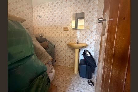 banheiro 1 de casa para alugar com 4 quartos, 230m² em Alto Caiçaras, Belo Horizonte