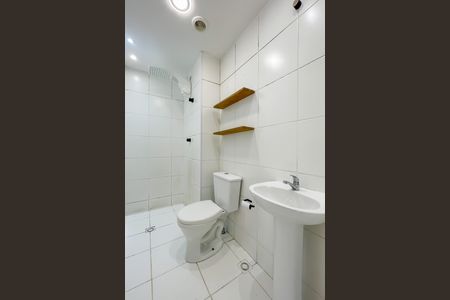 Casa de condomínio à venda com 36m², 2 quartos e 1 vaga Casa de condomínio à venda com 36m², 2 quartos e 1 vagaBanheiro
