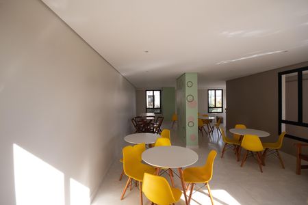 Casa de condomínio à venda com 36m², 2 quartos e 1 vaga Casa de condomínio à venda com 36m², 2 quartos e 1 vagaÁrea comum - Salão de festas