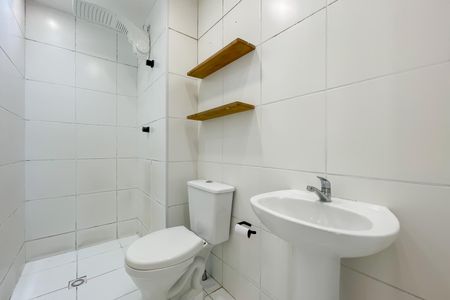 Banheiro de casa de condomínio para alugar com 2 quartos, 36m² em Presidente Altino, Osasco