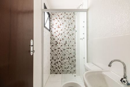 Banheiro  de apartamento para alugar com 2 quartos, 48m² em Penha de França, São Paulo