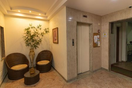 Apartamento para alugar com 244m², 4 quartos e 1 vaga Apartamento para alugar com 244m², 4 quartos e 1 vagaHall social