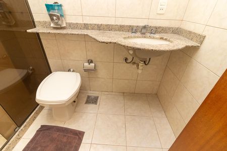 Apartamento para alugar com 244m², 4 quartos e 1 vaga Apartamento para alugar com 244m², 4 quartos e 1 vagaBanheiro da Suíte 1