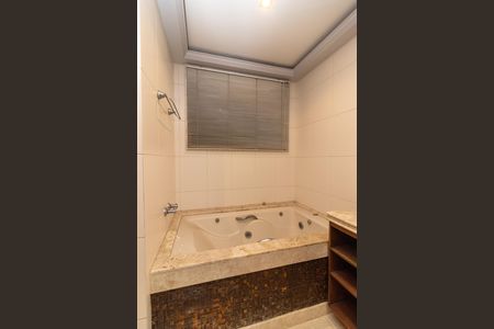 Apartamento para alugar com 244m², 4 quartos e 1 vaga Apartamento para alugar com 244m², 4 quartos e 1 vagaBanheiro da Suíte 2