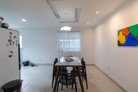 Casa à venda com 180m², 2 quartos e 1 vaga Casa à venda com 180m², 2 quartos e 1 vagaCozinha e Área de Serviço