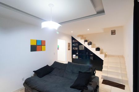 Casa à venda com 180m², 2 quartos e 1 vaga Casa à venda com 180m², 2 quartos e 1 vagaSala