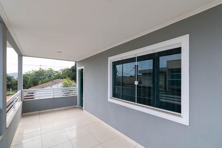 Casa à venda com 180m², 2 quartos e 1 vaga Casa à venda com 180m², 2 quartos e 1 vagaVaranda