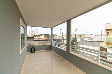 Casa à venda com 180m², 2 quartos e 1 vaga Casa à venda com 180m², 2 quartos e 1 vagaVaranda