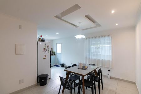 Casa à venda com 180m², 2 quartos e 1 vaga Casa à venda com 180m², 2 quartos e 1 vagaCozinha e Área de Serviço