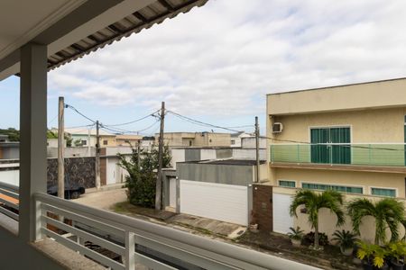 Casa à venda com 180m², 2 quartos e 1 vaga Casa à venda com 180m², 2 quartos e 1 vagaVaranda