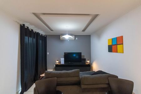 Casa à venda com 180m², 2 quartos e 1 vaga Casa à venda com 180m², 2 quartos e 1 vagaSala