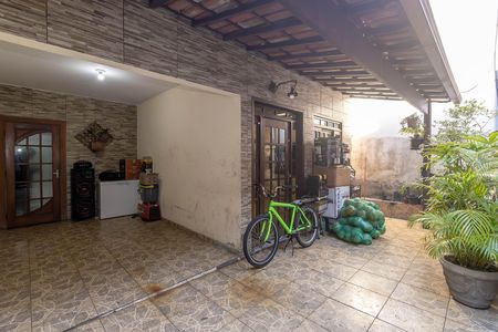 Garagem de casa à venda com 3 quartos, 170m² em Céu Azul, Belo Horizonte