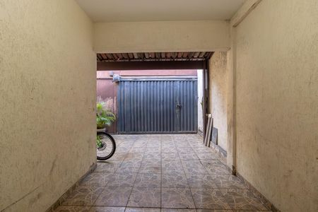 Garagem de casa à venda com 3 quartos, 170m² em Céu Azul, Belo Horizonte