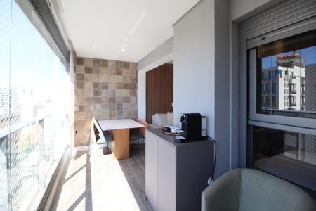 Apartamento para alugar com 73m², 2 quartos e 1 vaga Apartamento para alugar com 73m², 2 quartos e 1 vagaVaranda