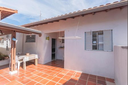 Casa à venda com 250m², 3 quartos e 2 vagas Casa à venda com 250m², 3 quartos e 2 vagasQuintal