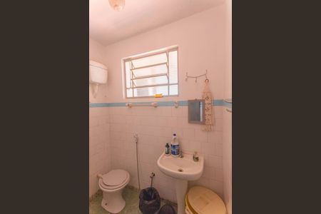 Casa à venda com 250m², 3 quartos e 2 vagas Casa à venda com 250m², 3 quartos e 2 vagasCasa 2- Banheiro
