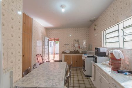Casa à venda com 250m², 3 quartos e 2 vagas Casa à venda com 250m², 3 quartos e 2 vagasCozinha