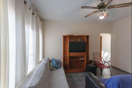 Casa à venda com 250m², 3 quartos e 2 vagas Casa à venda com 250m², 3 quartos e 2 vagasSala