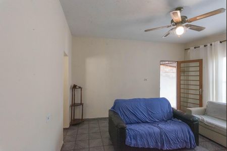 Casa à venda com 250m², 3 quartos e 2 vagas Casa à venda com 250m², 3 quartos e 2 vagasSala